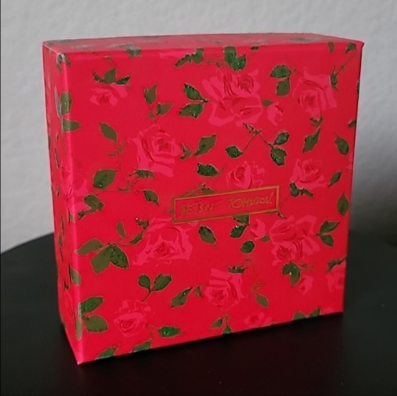 New! BETSEY JOHNSON Betsey's Holiday Christmas Tree Bow Drop Earrings. - Picture 9 of 10